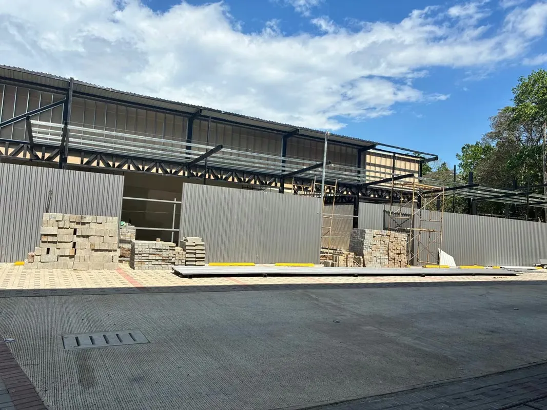 Alquiler de local comercial de 115 m² con doble altura (6m) - Herradura 5946