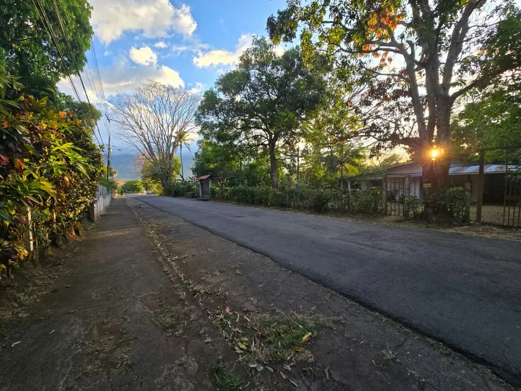 With excellent access by Orotina or Route 27 at the height of Escobal in Athens, this property offers the following ...