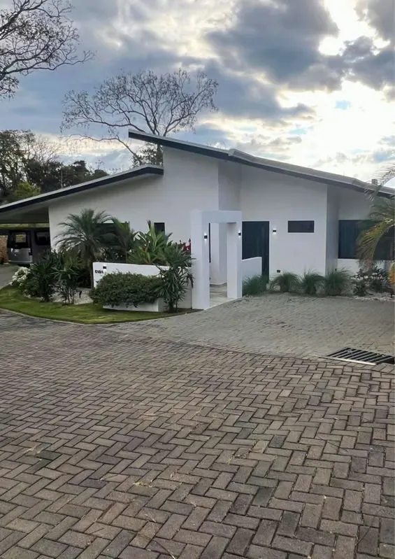 Casa de Lujo con Entorno Natural y Conexión Privilegiada
