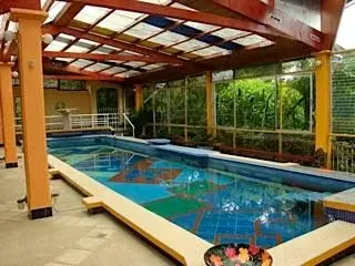 Finca con Casa y Piscina en San Isidro de Heredia