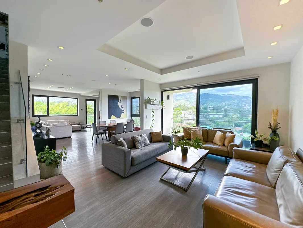 Large apartment in Condominio in San Rafael de Escazú
