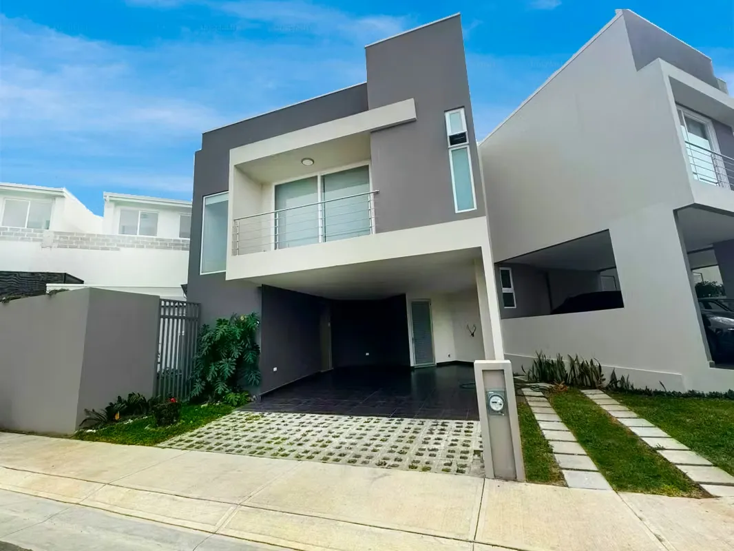 VENTA Casa NUEVA Condominio Nasara en Río Oro, Santa Ana