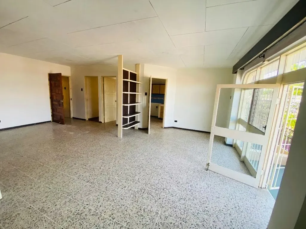 Only 4 apartments building in very quiet and safe residential area near Plaza Mayor.
