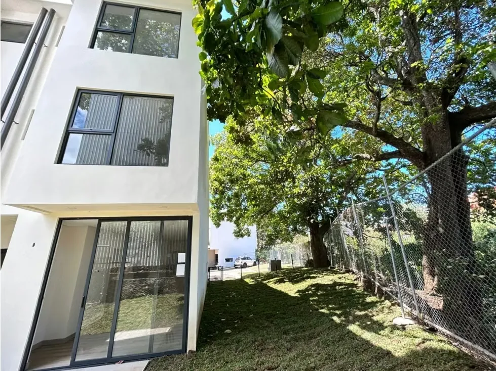 Venta Condominio para estrenar de 3 niveles en Pozos de Santa Ana.