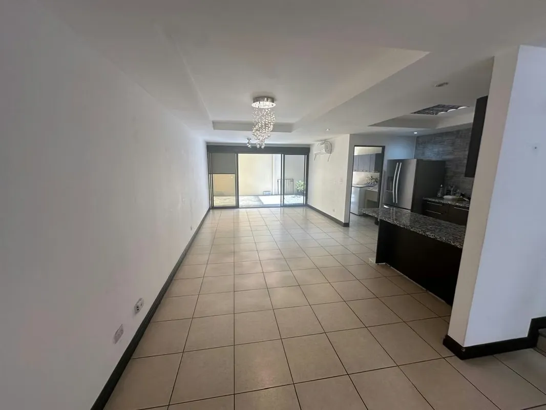 Viva con comodidad, seguridad y excelente ubicación en el reconocido Condominio Santa Ana Hills, una de las comunidades ... — photo 3