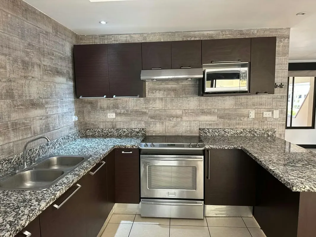 Viva con comodidad, seguridad y excelente ubicación en el reconocido Condominio Santa Ana Hills, una de las comunidades ... — photo 5