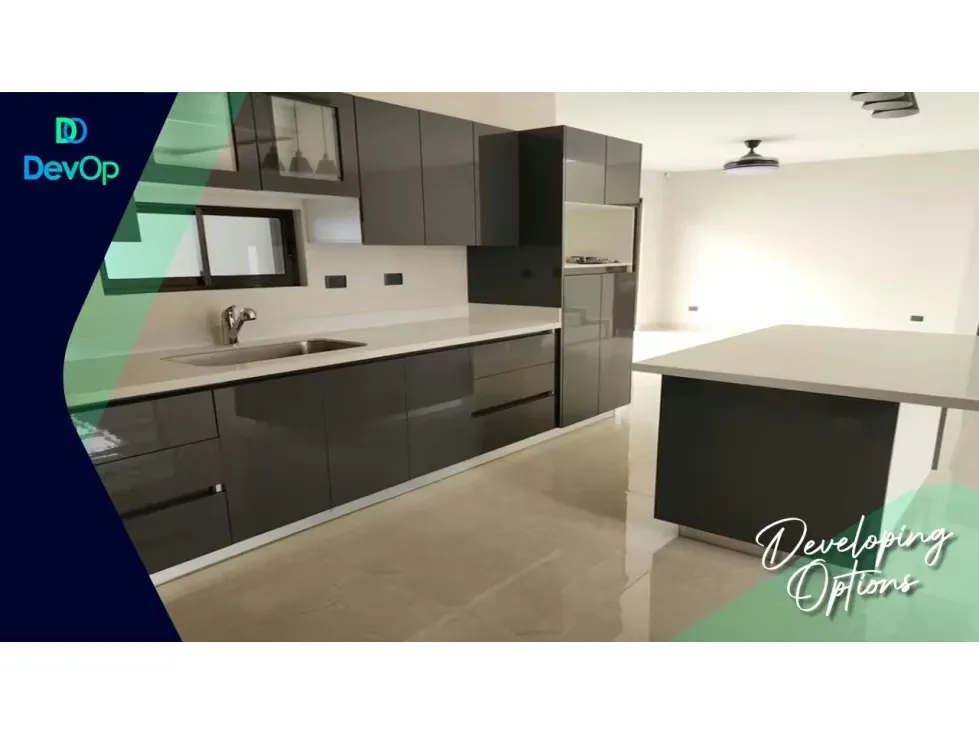 Venta para Estrenar en Santo Domingo,Gran Patio, 3 Cocheras , Residencial Quizarco