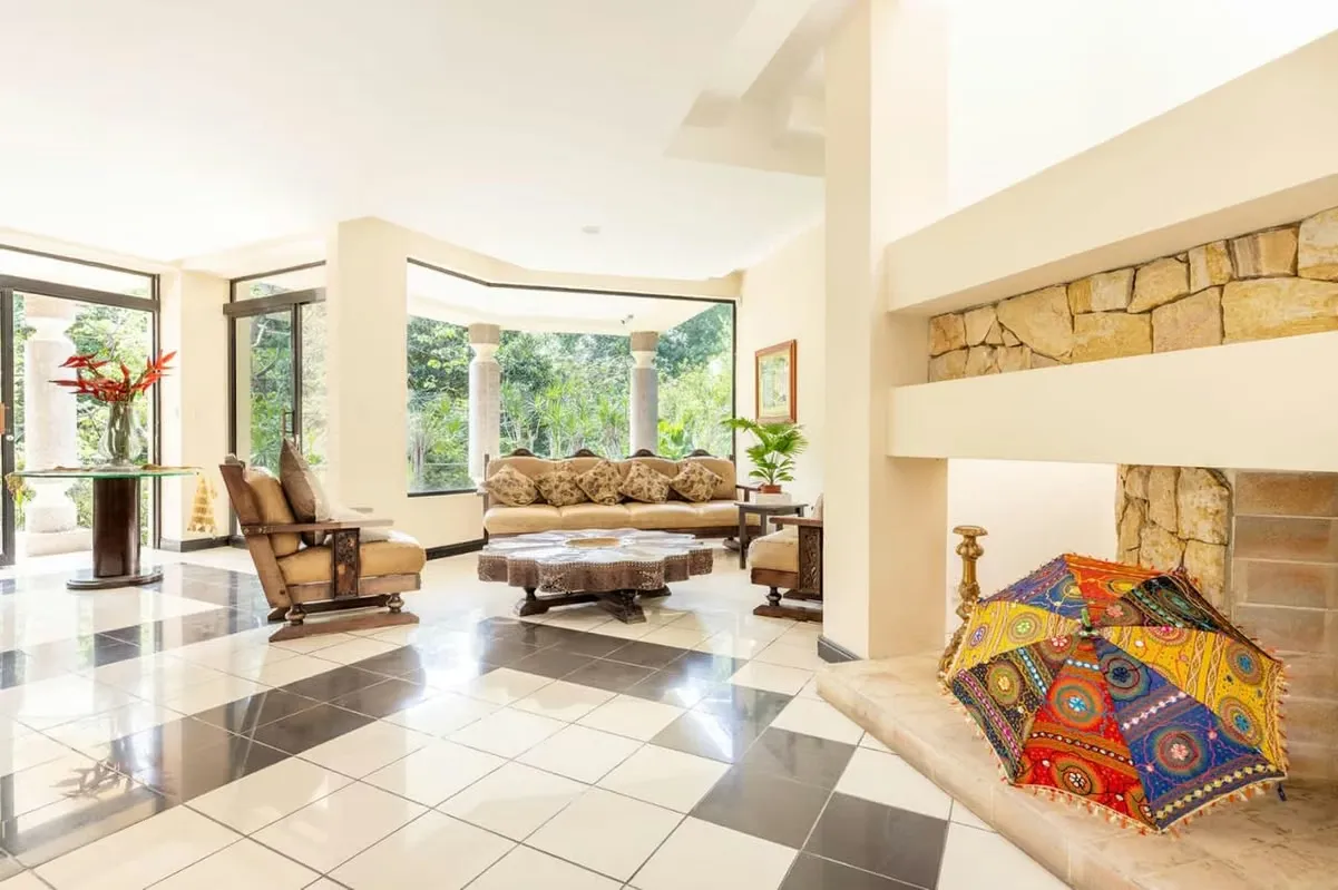 Casa en Alquiler en Heredia Ciudad Cariari | Amplio Jardín y Espacios Sociales