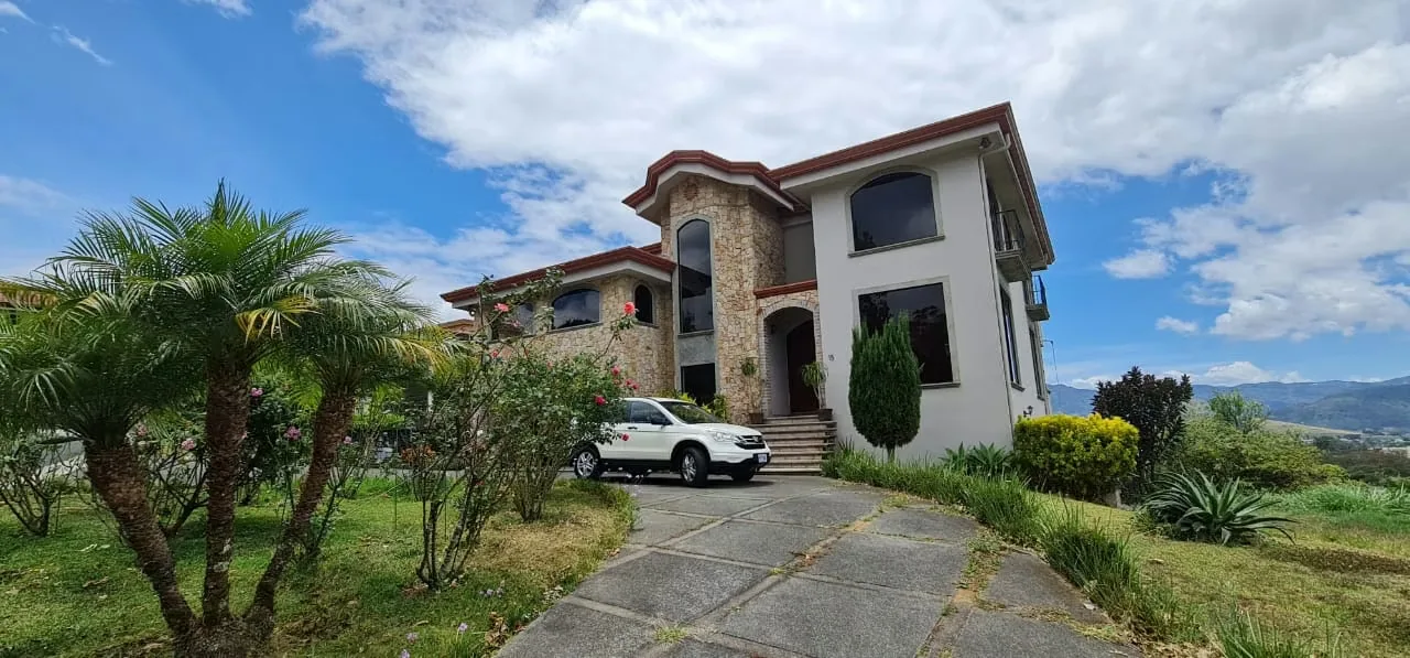 Discover the pinnacle of luxury and privacy in the exclusive Hacienda Gregal Condominium, Curridabat. This imposing 6,458 sq. ft. (600 m²) residence has been meticulously designed for ...