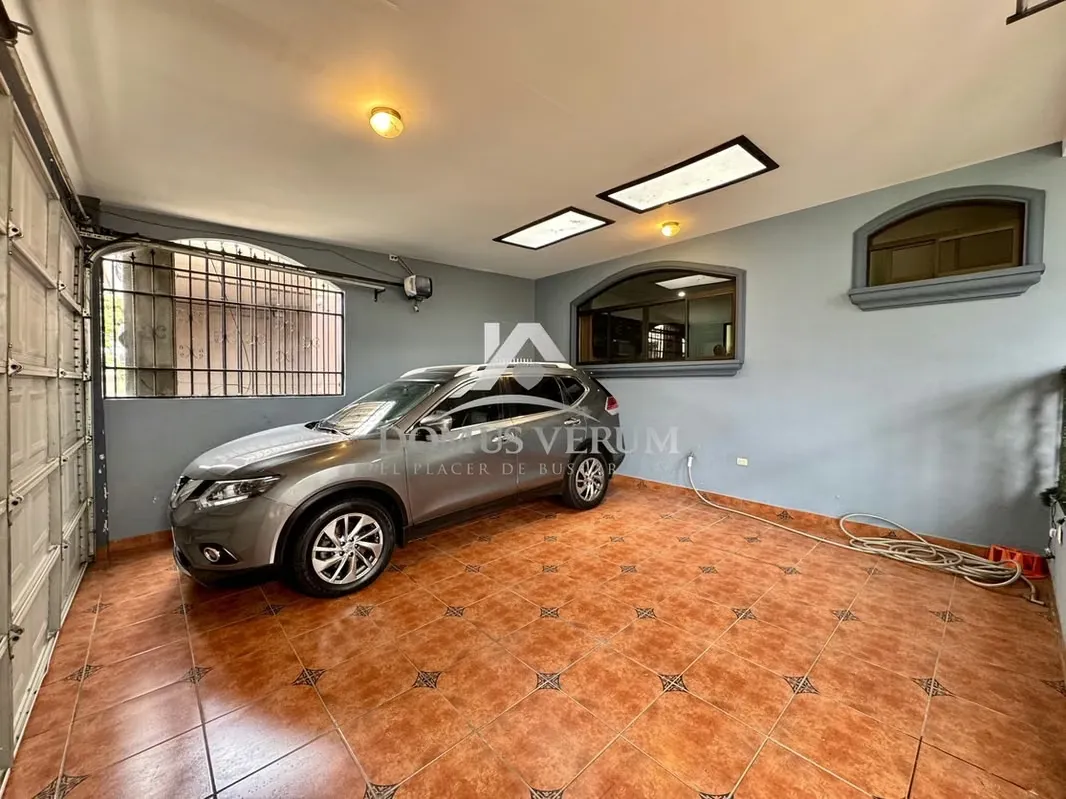 Discover this magnificent property blending space, security, and a strategic location in the heart of San Pablo, Heredia. Featuring a solid 100% concrete build and a functional layout, ... — photo 2