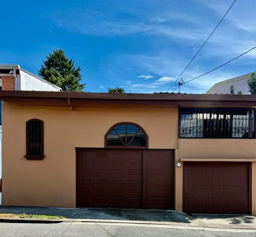 Beautiful 2 Floor House for Sale in Santa Lucía de Barva Heredia.