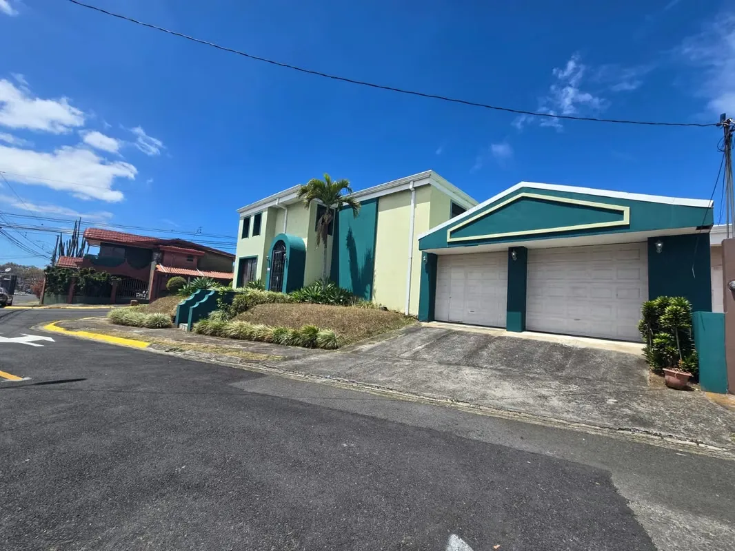 Sale of beautiful property in Residencial Villa Adobe, Santo Domingo