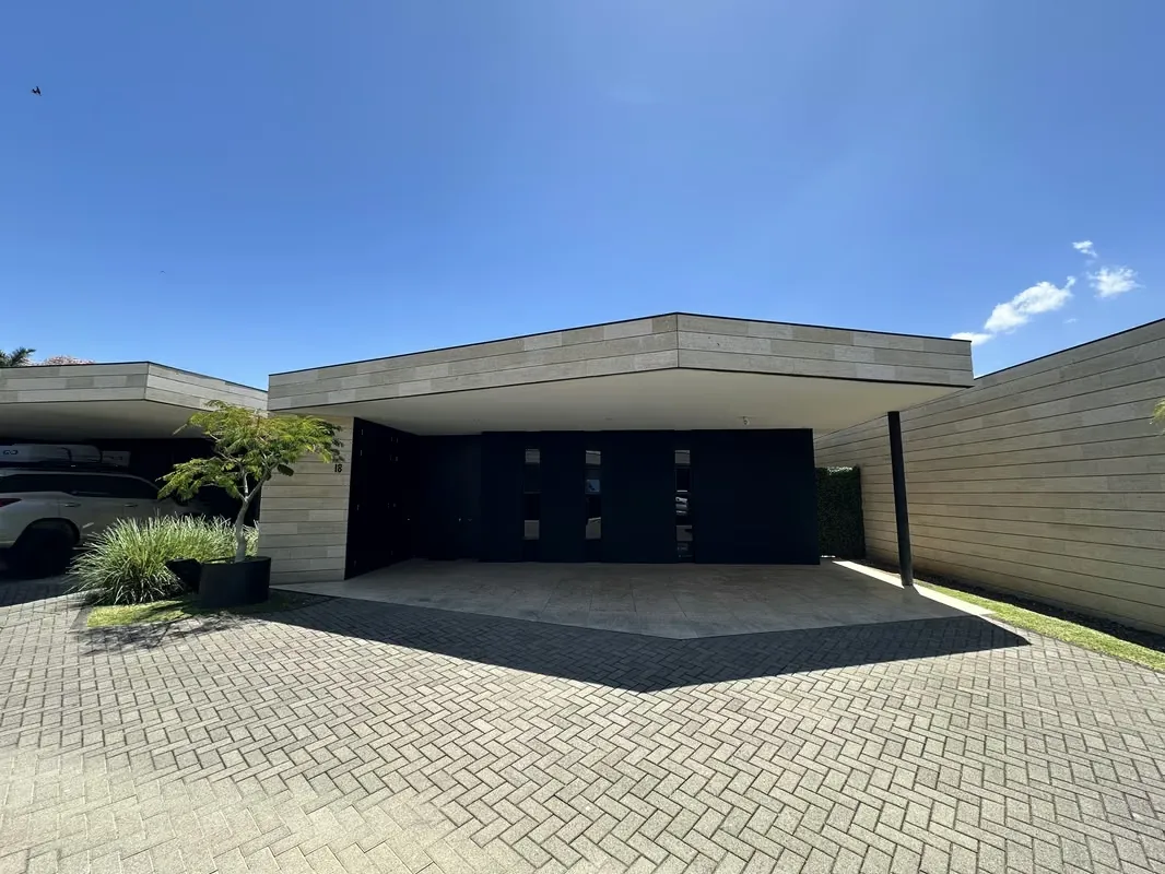 House in a Gated Community in Lindora