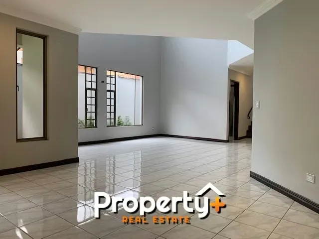 Escazu - Casa con anexo independiente - Terraza - Jardín