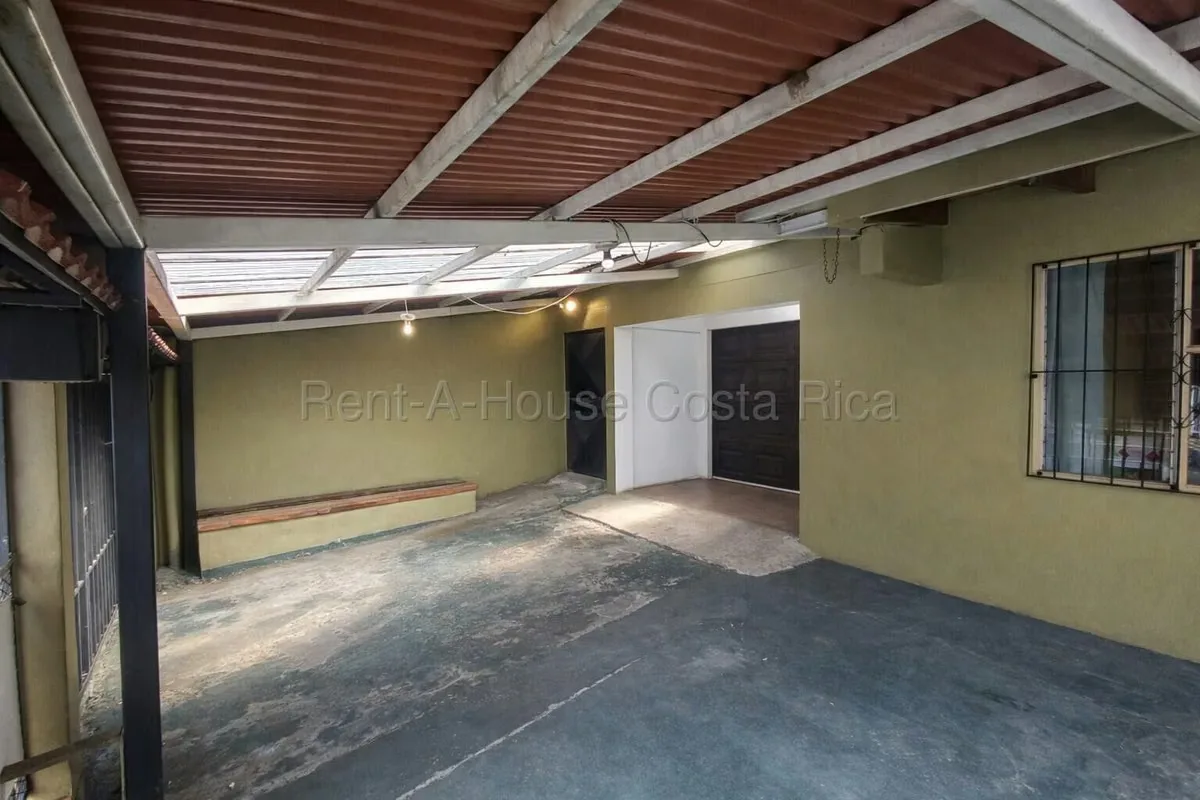 Inversión estratégica con alto potencial comercial - Ipís de Guadalupe Propiedad amplia, en ubicación altamente comercial, frente a uno de los supermercados de mayor tránsito en ... — photo 2