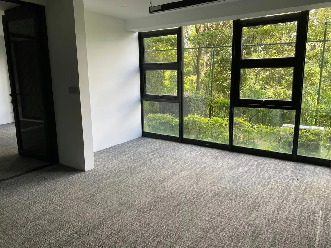 MA Consulting Comfortable Rental Office with Air Conditioning in Plaza Comercial with all types of business on Route 27, Escazú, the ideal place to combine the work and many more ...