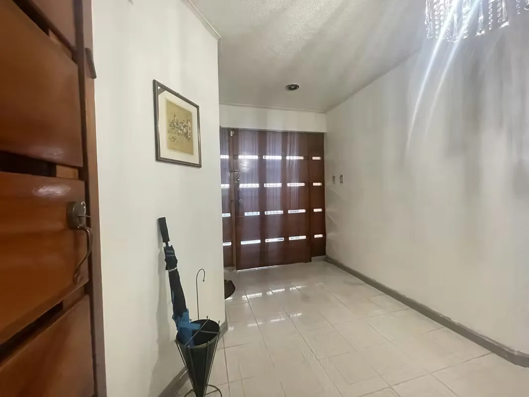 Venta de propiedad ubicada en Sabana Este, San José. Zona comercial de gran plusvalía sobre calle principal y fácil acceso. En su ... — photo 4