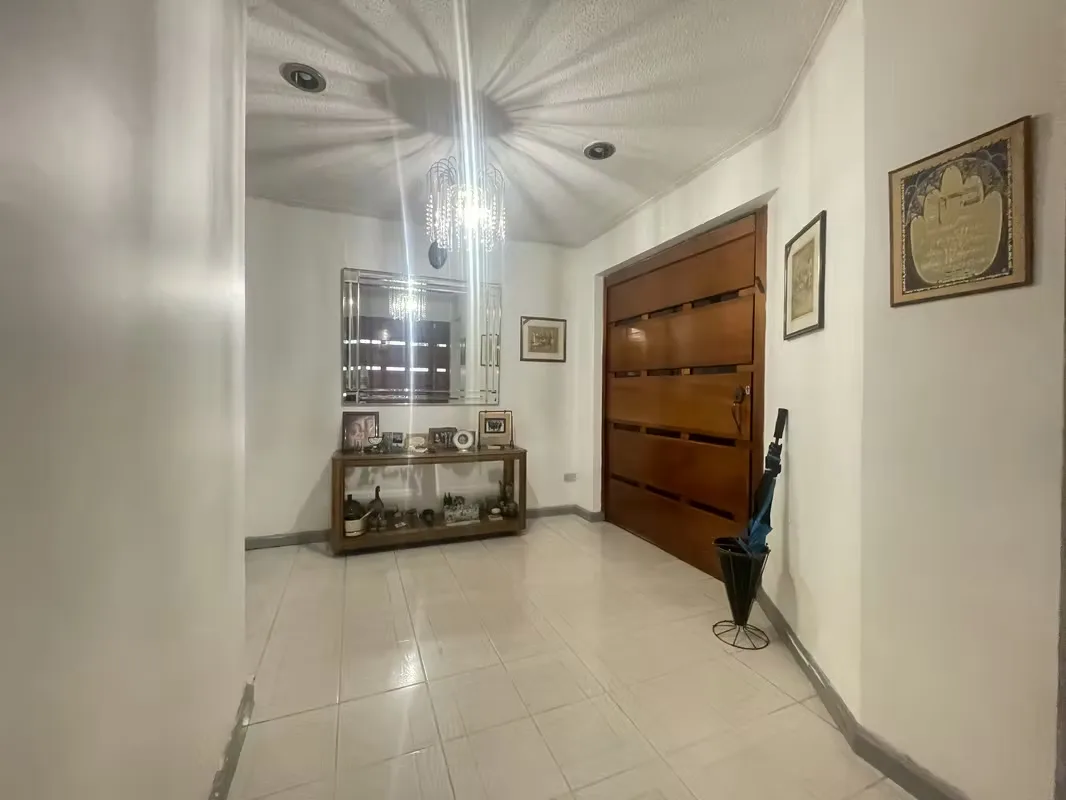 Venta de propiedad ubicada en Sabana Este, San José. Zona comercial de gran plusvalía sobre calle principal y fácil acceso. En su ... — photo 5