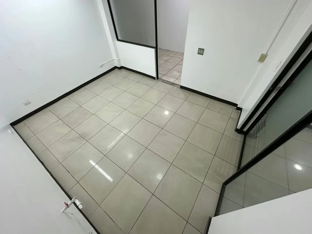 Alquiler de oficina, consultorio medico, en San Bosco de San Jose por Paseo Colon, a 300 metros del hospital de niños y el hospital San Juan de Dios, son 38 mts cuadrados, con ... — photo 2