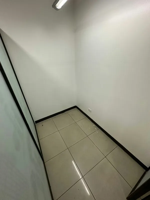 Alquiler de oficina, consultorio medico, en San Bosco de San Jose por Paseo Colon, a 300 metros del hospital de niños y el hospital San Juan de Dios, son 38 mts cuadrados, con ... — photo 4