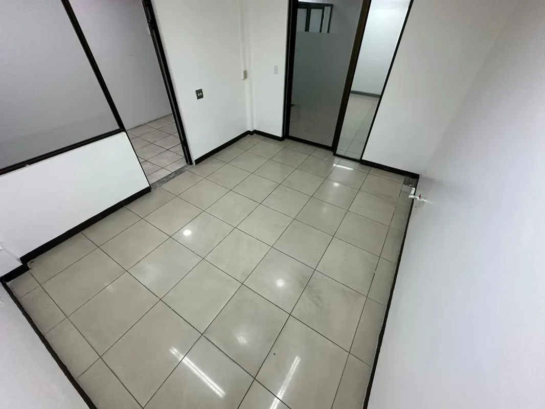 Alquiler de oficina, consultorio medico, en San Bosco de San Jose por Paseo Colon, a 300 metros del hospital de niños y el hospital San Juan de Dios, son 38 mts cuadrados, con ... — photo 5