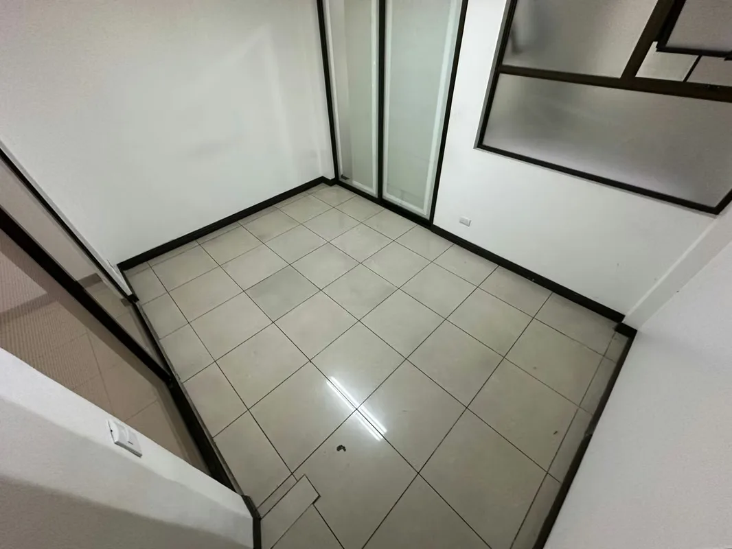 Alquiler de oficina, consultorio medico, en San Bosco de San Jose por Paseo Colon, a 300 metros del hospital de niños y el hospital San Juan de Dios, son 38 mts cuadrados, con ... — photo 4