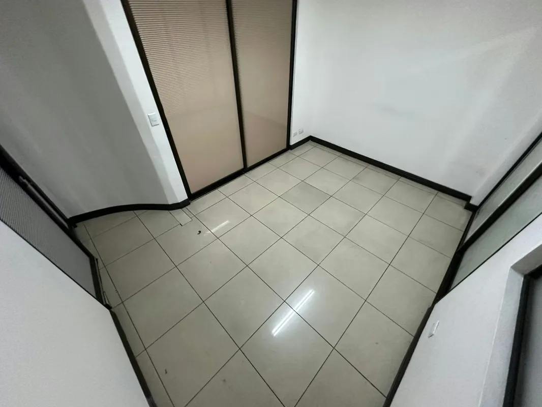Alquiler de oficina, consultorio medico, en San Bosco de San Jose por Paseo Colon, a 300 metros del hospital de niños y el hospital San Juan de Dios, son 38 mts cuadrados, con ... — photo 5