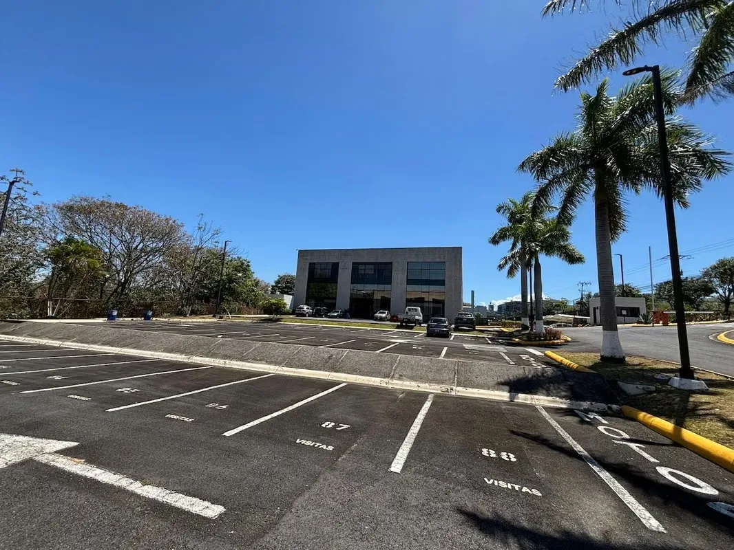 OFFICE FOR RENT IN CORPORATE BUILDING - ESCAZU