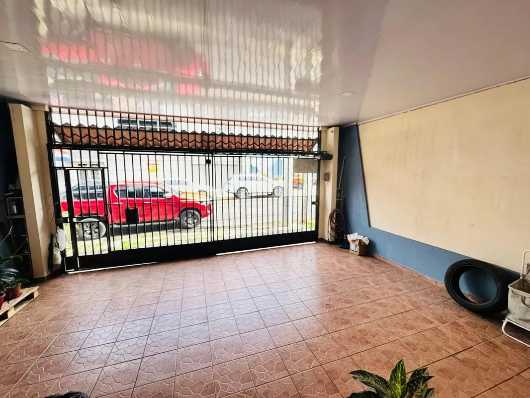 House for sale with mixed land use in La Uruca, close to everything! — photo 2