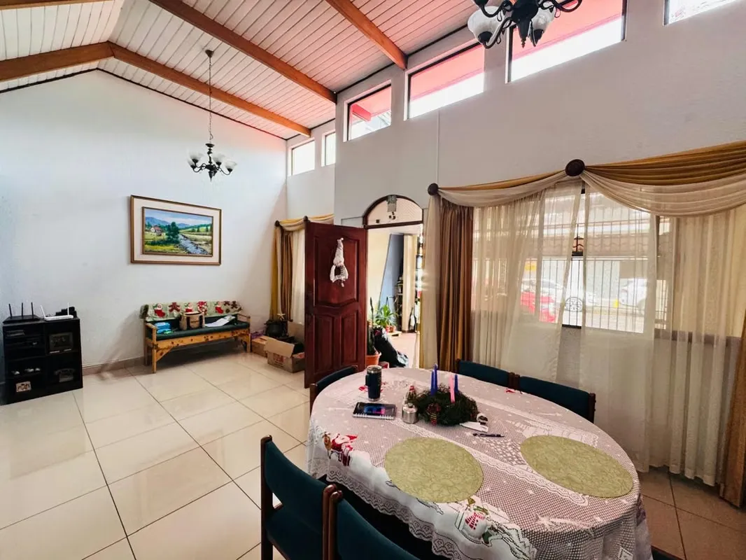 House for sale with mixed land use in La Uruca, close to everything! — photo 3