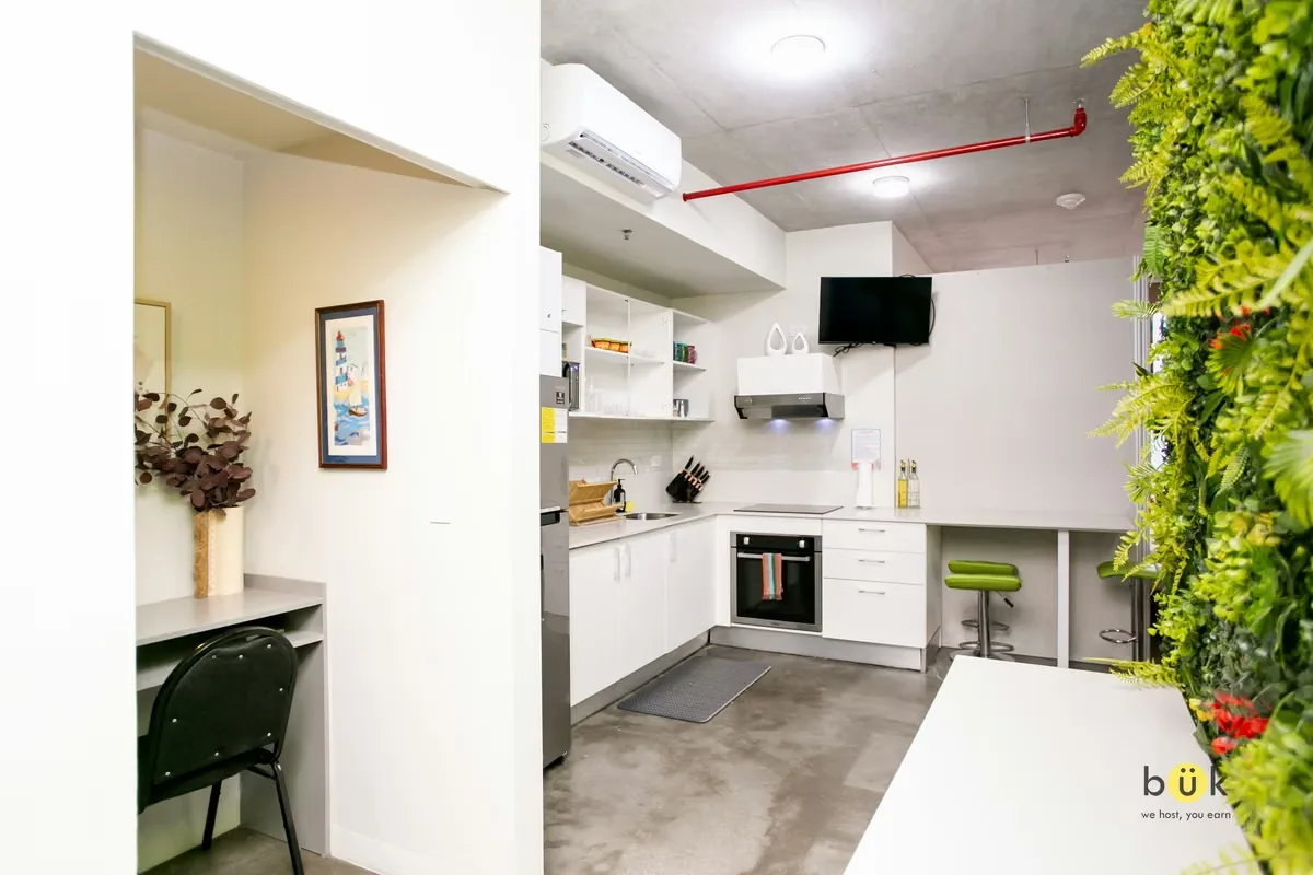 Located on the 17th floor of **URBN Escalante**, in the heart of **San José**, this modern studio apartment offers comfort, style, and stunning city views. — photo 5