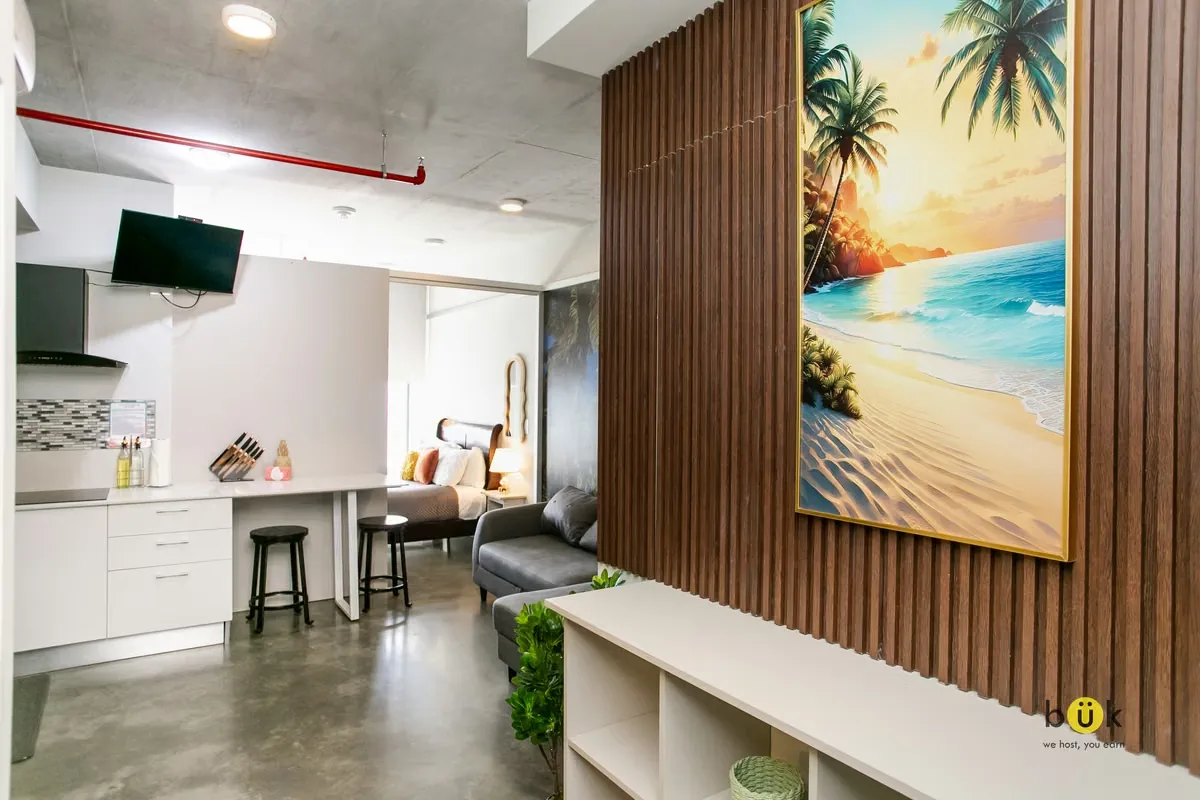 Located on the 27th floor of **URBN Escalante**, in the heart of **San José**, this modern studio apartment offers comfort, style, and stunning city views. — photo 2