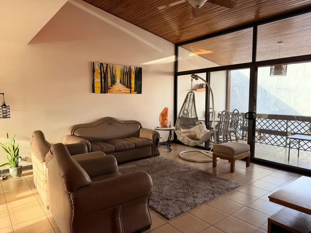This beautiful and modern house, which includes a comfortable apartment, is for sale in Rohrmoser. It sits on a nearly ...