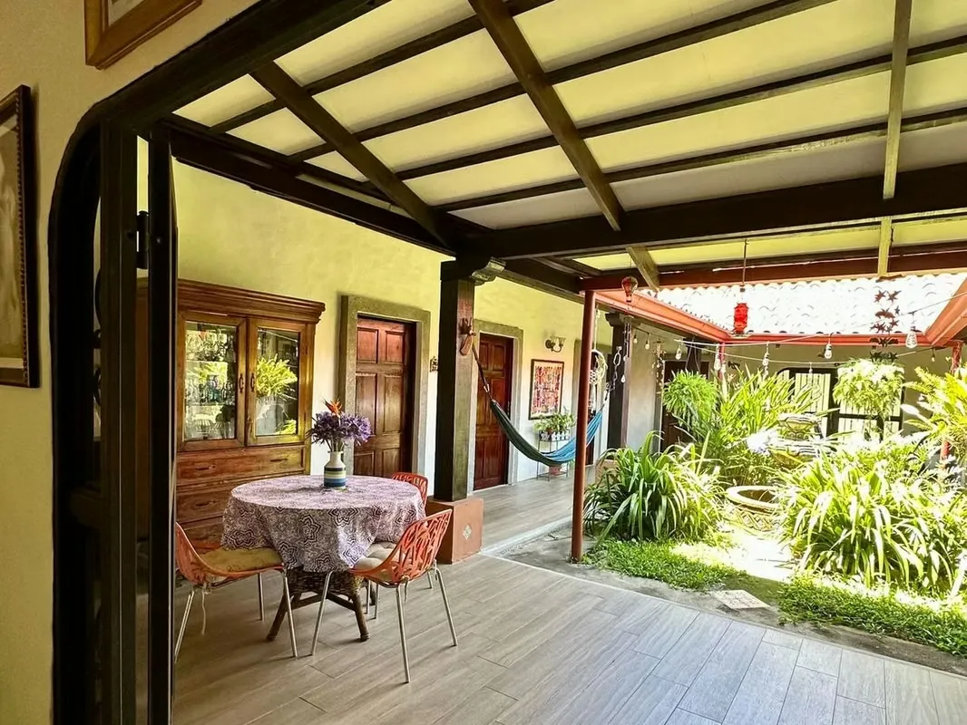 VENTA DE CASA CON ARQUITECTURA COLONIAL, PATIO CENTRAL Y FUENTE - POZOS DE SANTA ANA