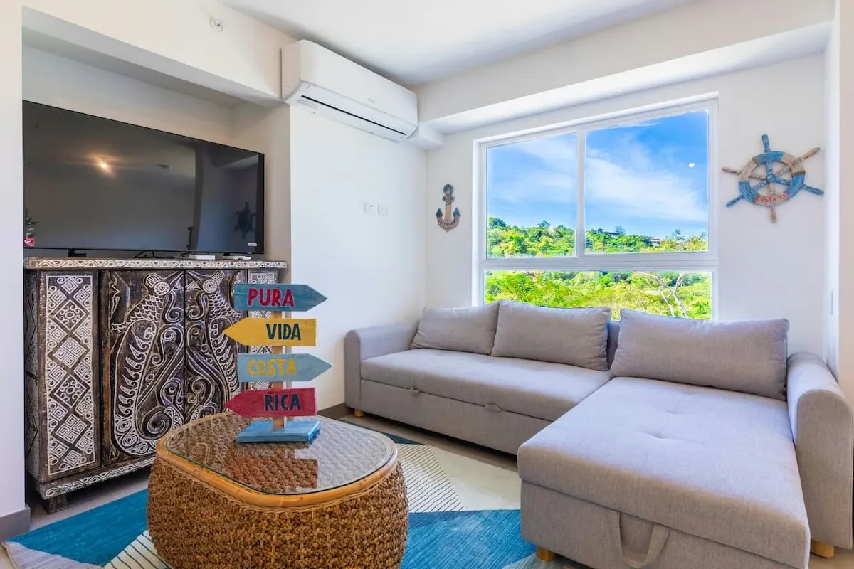 Modern apartment for sale with proven profitability on Airbnb!