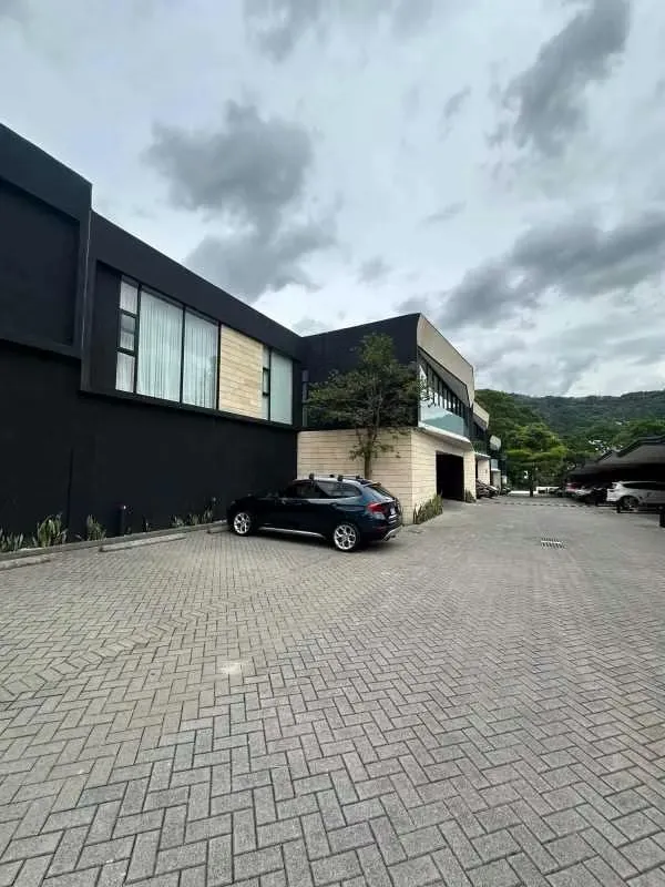 Moderna Casa de 270 m² en Condominio Exclusivo – San Antonio de Escazú