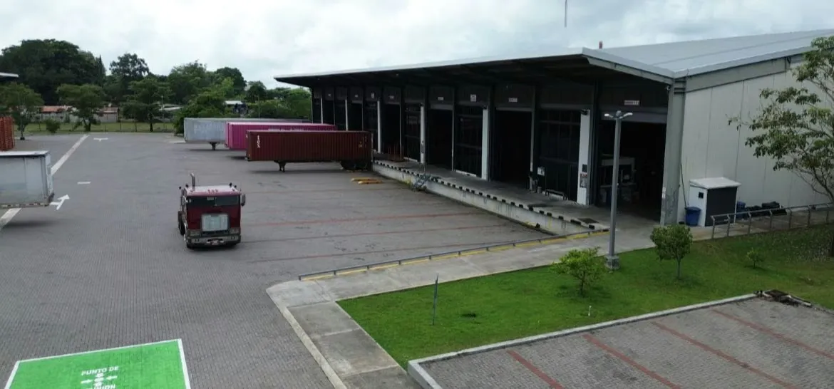 WAREHOUSE / OFFICE FOR RENT IN PARQUE CONDAL, CIRUELAS – BLOCK C*