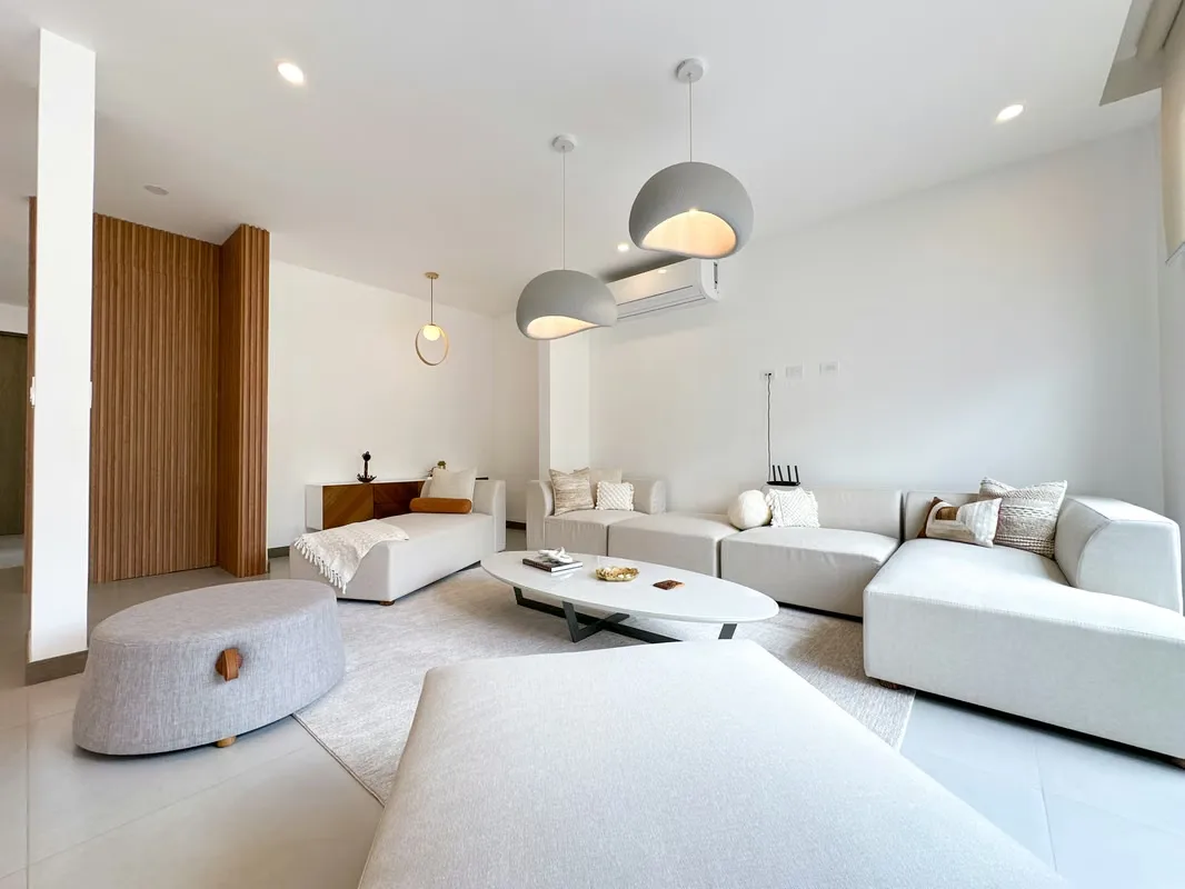 Venta de moderna y amplia casa ubicada en Santa Ana, en una de las zonas más exclusivas y privilegiadas de la zona.