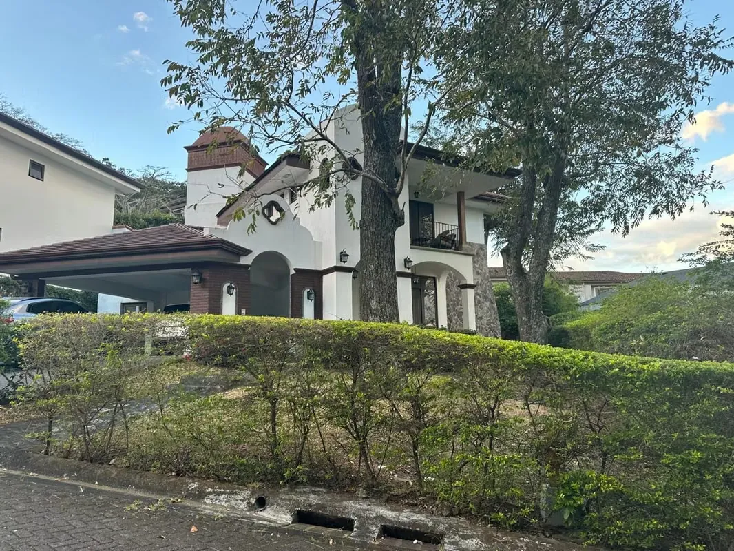 Excellent location between Pozos, Santa Ana center and exit route 27
