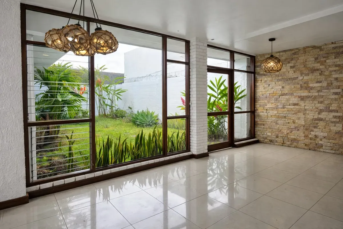 CASA DE UNA PLANTA EN ALQUILER – USO MIXTO | PLAZA DEL SOL