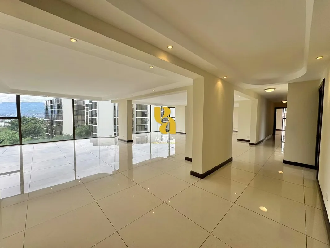 Alquiler de AMPLIO apartamento con vistas en Escazú