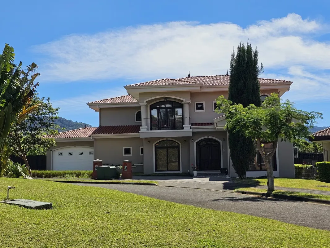 Casa de Lujo en Colinas de Montealegre, Curridabat, San José