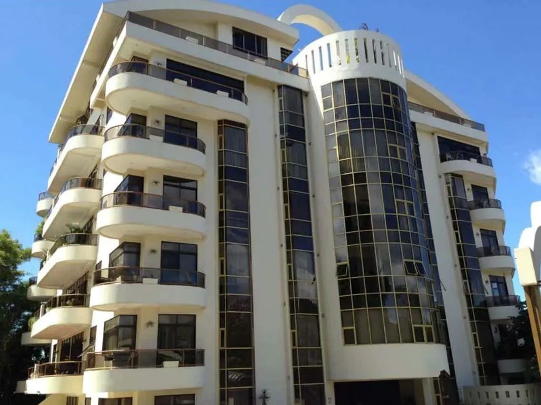 Local Comercial en Alquiler – Plaza Riverside, Escazú