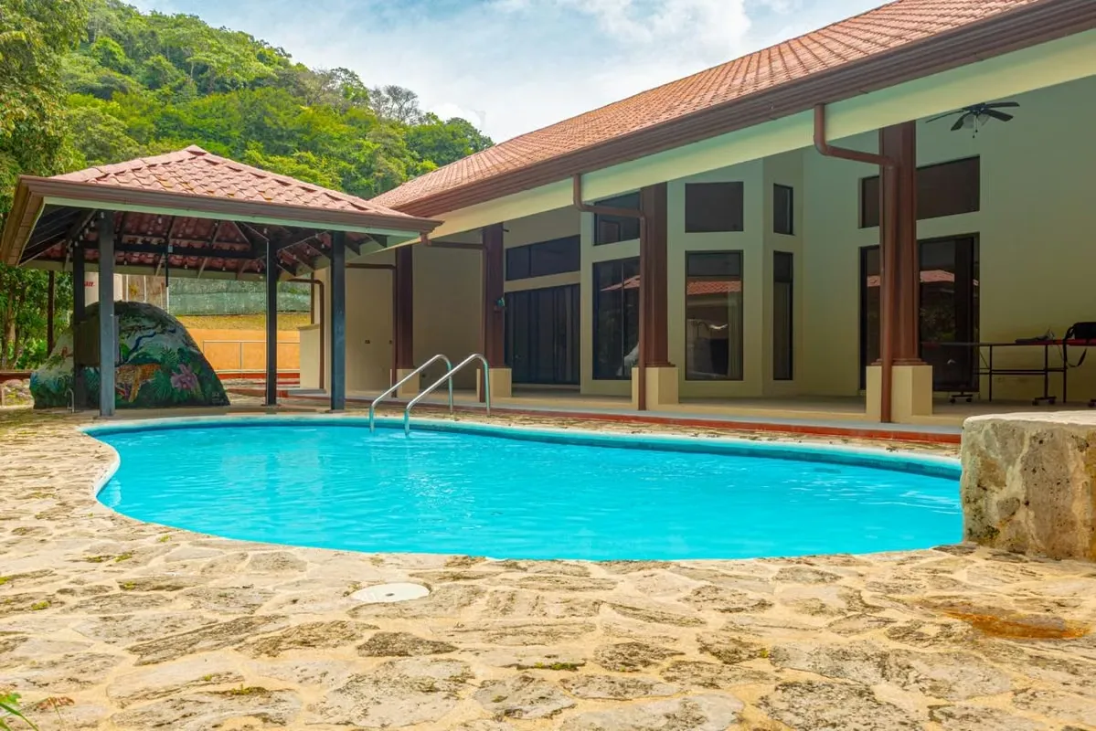 Quinta for Sale - Nature, Space and Comfort in Hacienda Vieja de Orotina