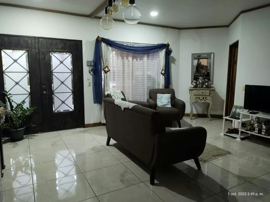 Ubicada en Dulce Nombre de La Garita, este inmueble le ofrece: