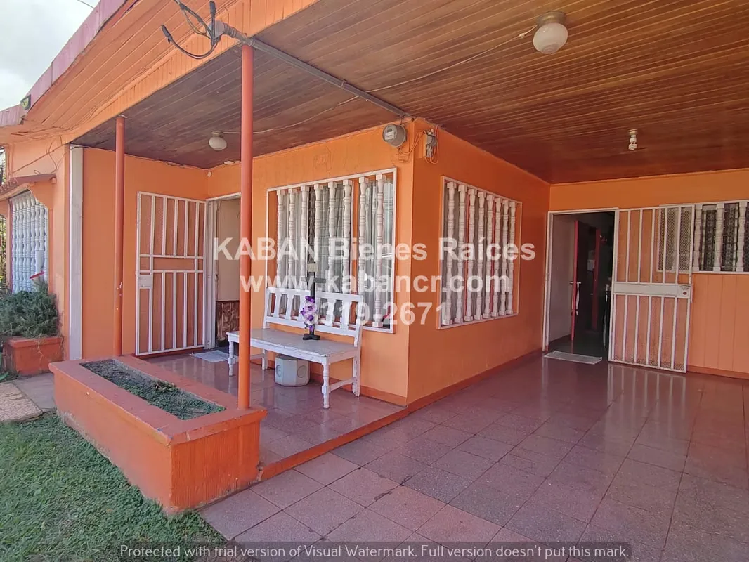 Mixed-use property for sale located in a highly visible and easily accessible area of Oriental, Cartago, ...