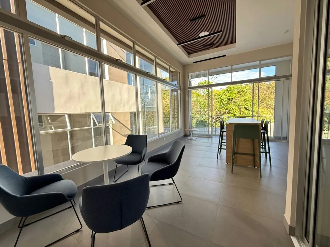 These nice 70m2 apartments are located in Santo Domingo de Heredia in a three-story building with lifts and have the following distribution: — photo 2