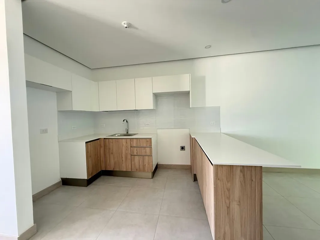 These nice 70m2 apartments are located in Santo Domingo de Heredia in a three-story building with lifts and have the following distribution: — photo 4