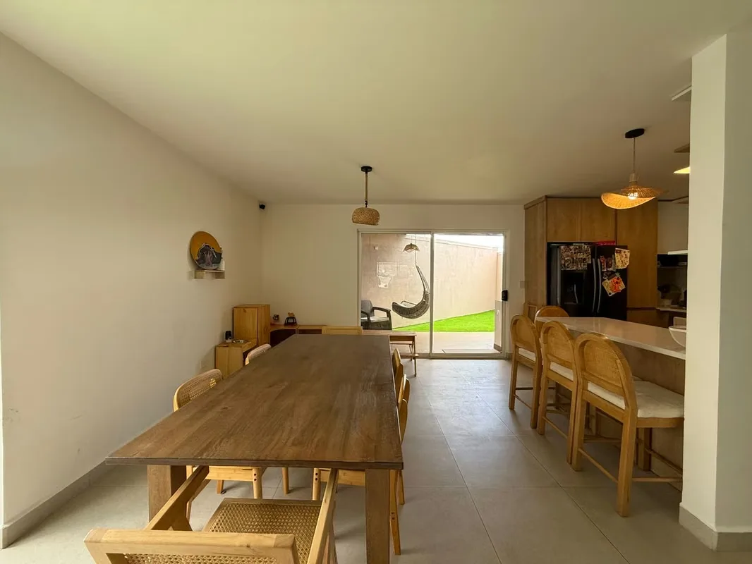 Esta hermosa casa ubicada en Santo Domingo de Heredia, Barrio el Socorro, cuenta con 183.81m2 de terreno y 205m2 de construcción, posee la siguiente distribución: — photo 2