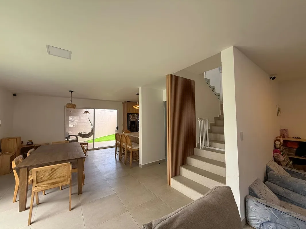 Esta hermosa casa ubicada en Santo Domingo de Heredia, Barrio el Socorro, cuenta con 183.81m2 de terreno y 205m2 de construcción, posee la siguiente distribución: — photo 3